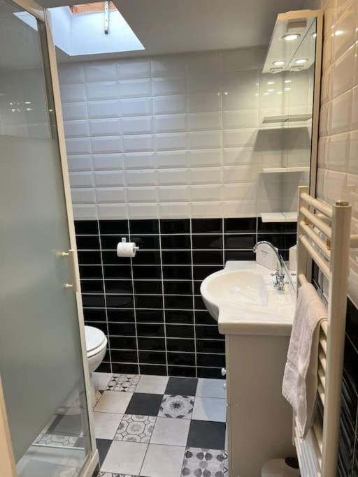 Bourgoin-Jallieu Le Paris Eiffel - Appartement Cosy En Plein Centre מראה חיצוני תמונה