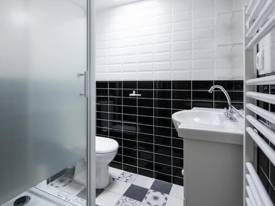 Bourgoin-Jallieu Le Paris Eiffel - Appartement Cosy En Plein Centre מראה חיצוני תמונה