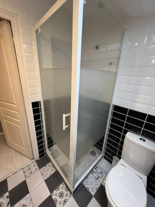 Bourgoin-Jallieu Le Paris Eiffel - Appartement Cosy En Plein Centre מראה חיצוני תמונה