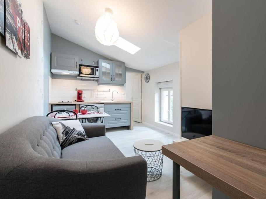 Bourgoin-Jallieu Le Paris Eiffel - Appartement Cosy En Plein Centre מראה חיצוני תמונה